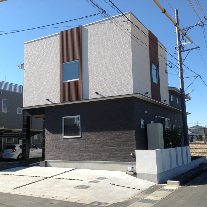 和モダンと耐震にこだわった二世帯専用住宅